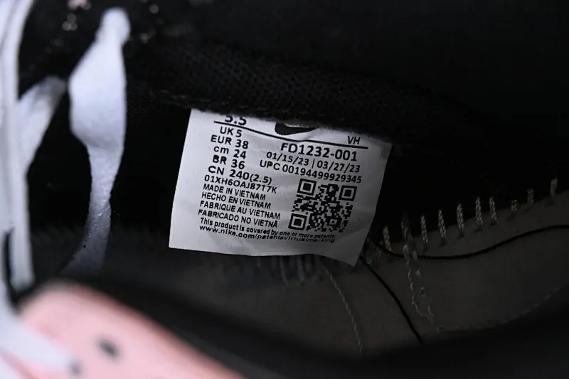 All Categories Nk SB Dunk Series Nk SB Dunk Low Low-top Sneakers Nk Dunk Low Reverse Barbie Black Pink SB Strappy Low-top Casual Sneakers FD1232-001